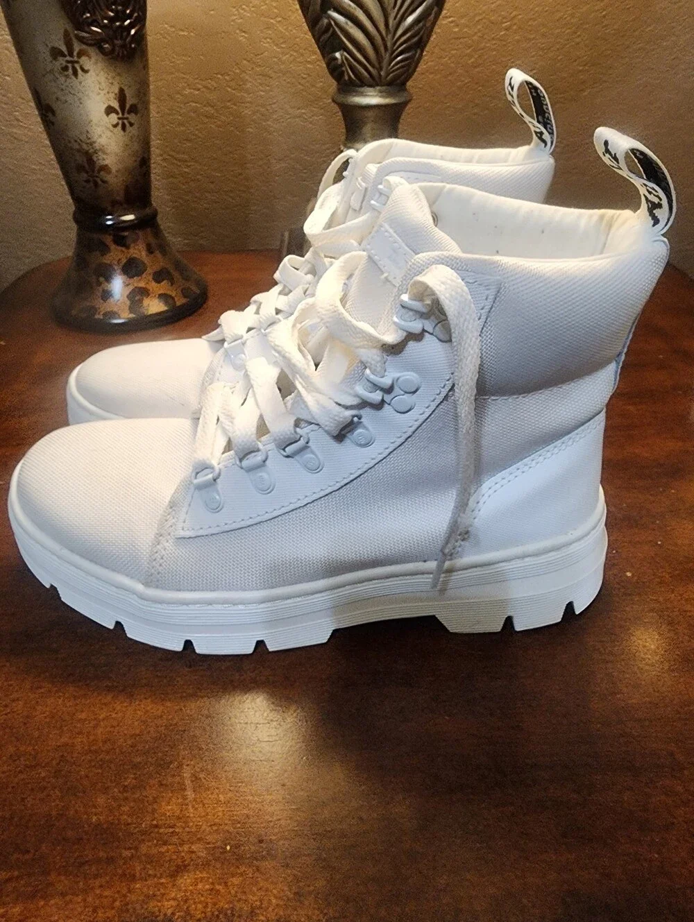 Unisex Doc Martens All-White High Top Boots Sz.8